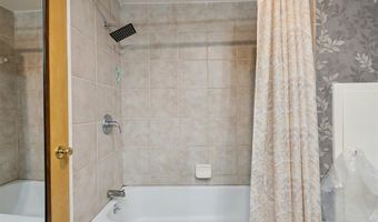 8008 NW 27th St, Bethany, OK 73008