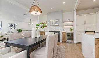 8 Kerins Ter, Newport, RI 02840