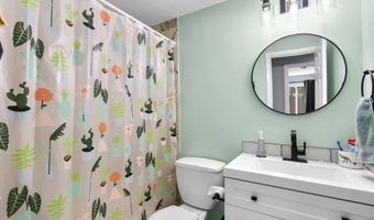 15811 Perkins Ln, Bowie, MD 20716