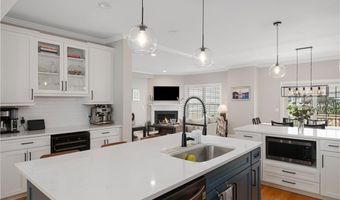 105 Hunting Hill Dr, Cumberland, RI 02864