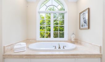 35 Foothills Dr, Avon, CT 06001
