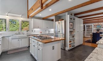 30 Middle Rd, East Greenwich, RI 02818