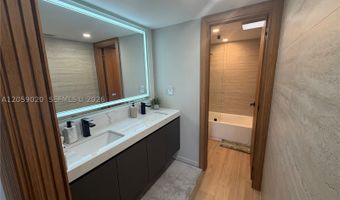 3701 N Country Club Dr 1209, Aventura, FL 33180