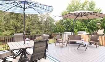 9 Mallory Ct, Cranston, RI 02910