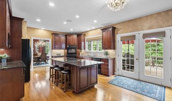 12 Logans Way, Danbury, CT 06811