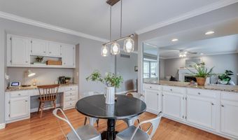 13153 Barrett Meadows Dr, Des Peres, MO 63021