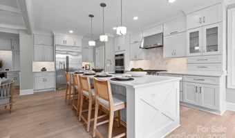 6910 Providence Ln W, Charlotte, NC 28226