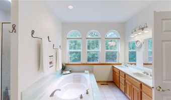 2 Ewes Ln, Bella Vista, AR 72715