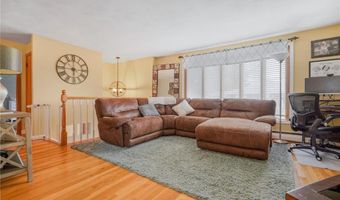 6 Longmeadow Dr, North Providence, RI 02904
