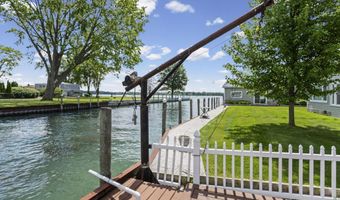 114 Interlochen Dr, Algonac, MI 48001