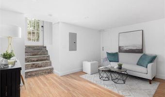 104 Second St, Newport, RI 02840