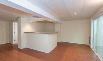 925 Westrun Dr, Ballwin, MO 63021