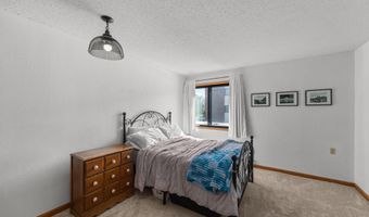 4 Pine Tree Dr 212, Arden Hills, MN 55112