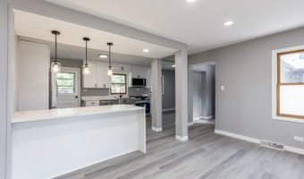 4 N327 7th Ave, Addison, IL 60101