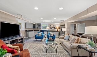 3825 INGOMAR St NW, Washington, DC 20015