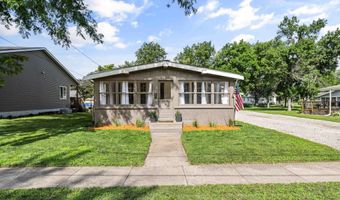 425 N 9th St, Adel, IA 50003