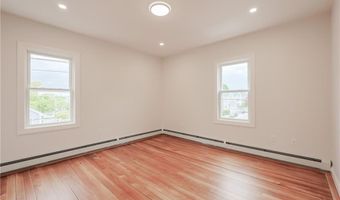 529 Wood St 2, Bristol, RI 02809