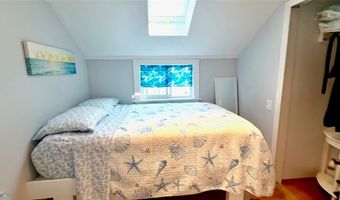 22 Dixon St, Newport, RI 02840