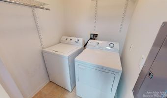2785 S Knightsbridge Cir, Ann Arbor, MI 48105