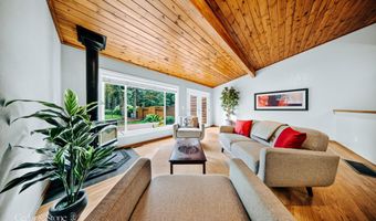 3130 Bridle Ln, Anchorage, AK 99517