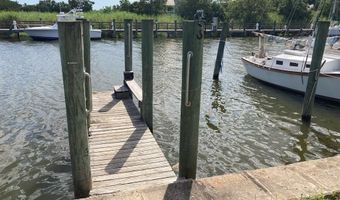 146 Bay Ave, Apalachicola, FL 32320