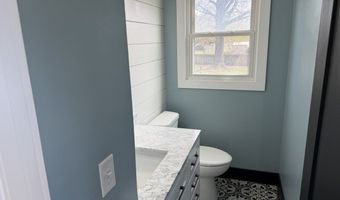 527 Village Ct, Altoona, IA 50009