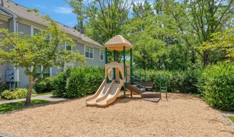 43585 PATCHING POND Sq, Ashburn, VA 20147