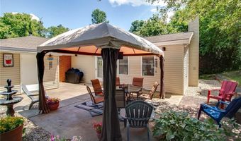 2421 Woodcrest Dr, Alton, IL 62002