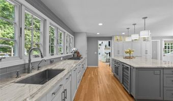 75 Walnut Dr, East Greenwich, RI 02818