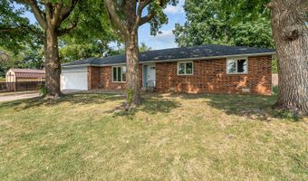 1304 S Adams Ave, Aurora, MO 65605
