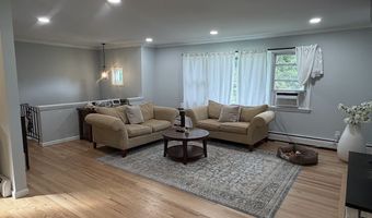 7 Rogers Dr, Danbury, CT 06810