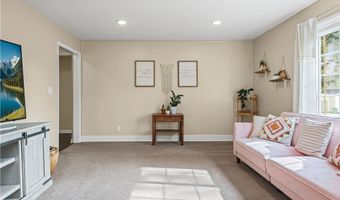 983 Roseland Rd, Alliance, OH 44601