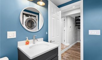 4 James St, Middletown, RI 02842