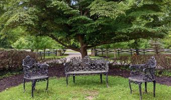 11005 Park Rd, Anchorage, KY 40223