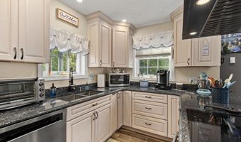 36 Elm St, Alton, NH 03810
