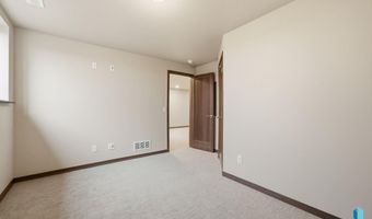 2816 E Hazelnut St, Brandon, SD 57005