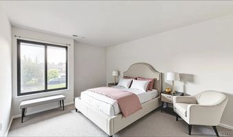 5 Southcreek Ct C, Amherst, NY 14051