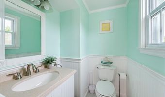 40 Holland St, Newport, RI 02840