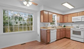 8223 TREEBROOKE Ln, Alexandria, VA 22308