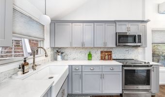 361 E Lakeshore Dr, Alloway, NJ 07422