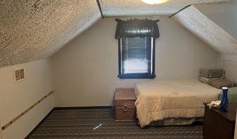 571 Hopping Rd, Belford, NJ 07718