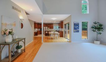 588 Green Rd, Ann Arbor, MI 48105