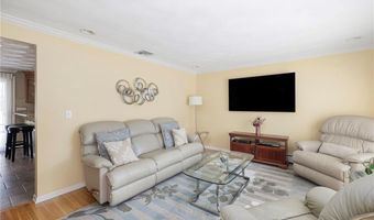 40 Quail Hollow Rd, Cranston, RI 02920