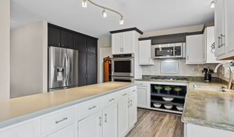 1801 Arbordale Ln, Algonquin, IL 60102