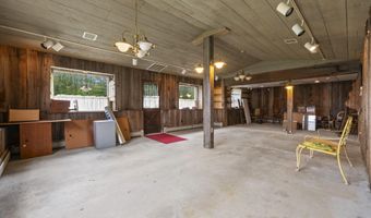 14 Lakeshore Dr, Belgrade, ME 04918