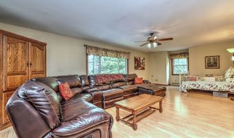 8 Whippoorwill Ln, Bethany, CT 06524