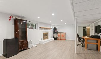 7408 CONVAIR Dr, Alexandria, VA 22306