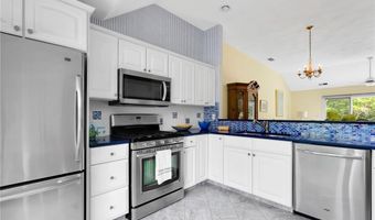 19 Vanderbilt Dr, Narragansett, RI 02882