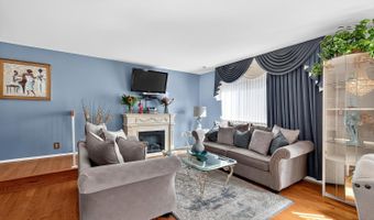 905 Madaline Dr, Avenel, NJ 07001