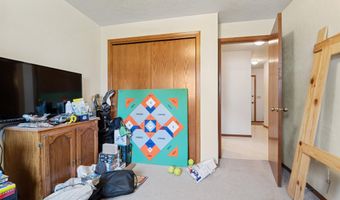 1670 W ROSELAWN Dr, Appleton, WI 54914